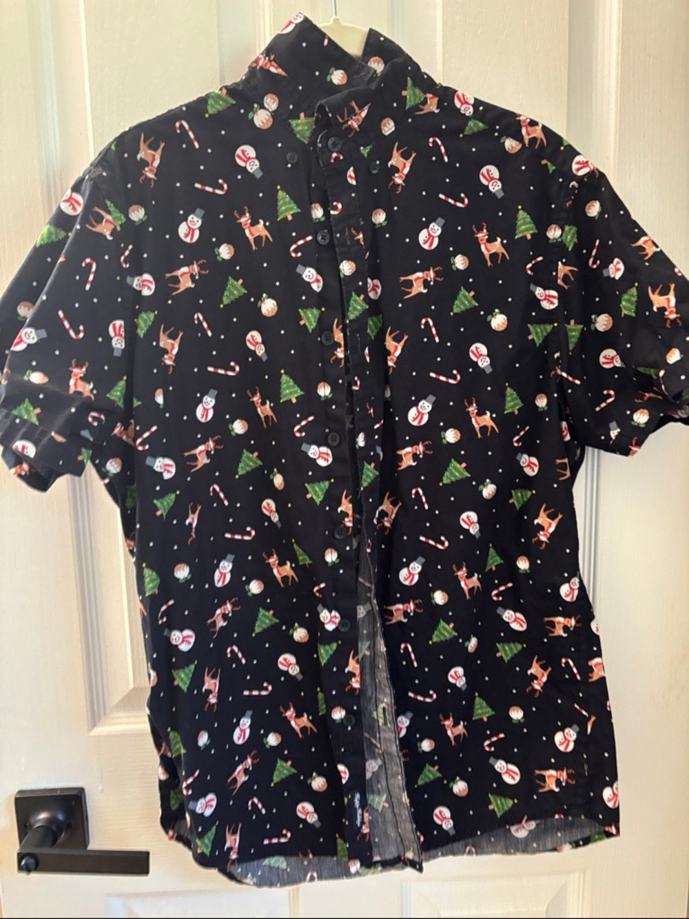 Denim & Flower Black Short-Sleeve Holiday Print Button-Down Shirt